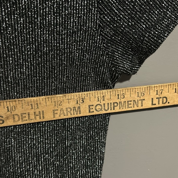 Y2K vintage 90’s Metallic silver cap short sleeve shirt - Picture 8 of 10